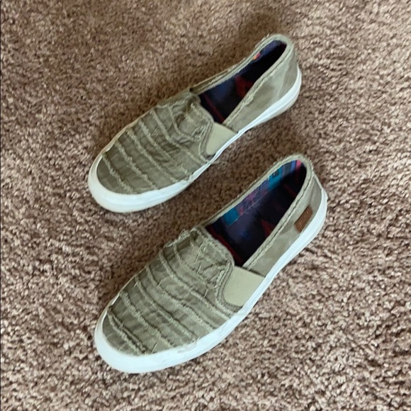 blowfish slip ons